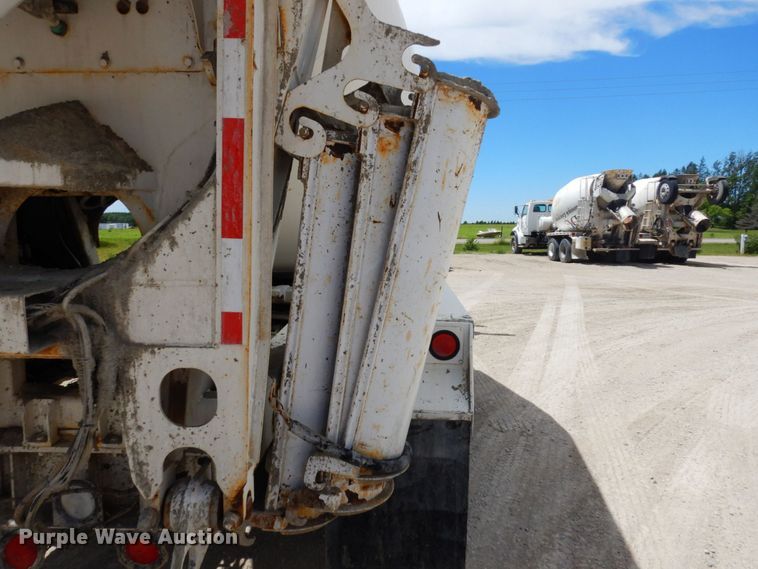 image for item MF9633 1999 Mack RD690S  ready mix truck
