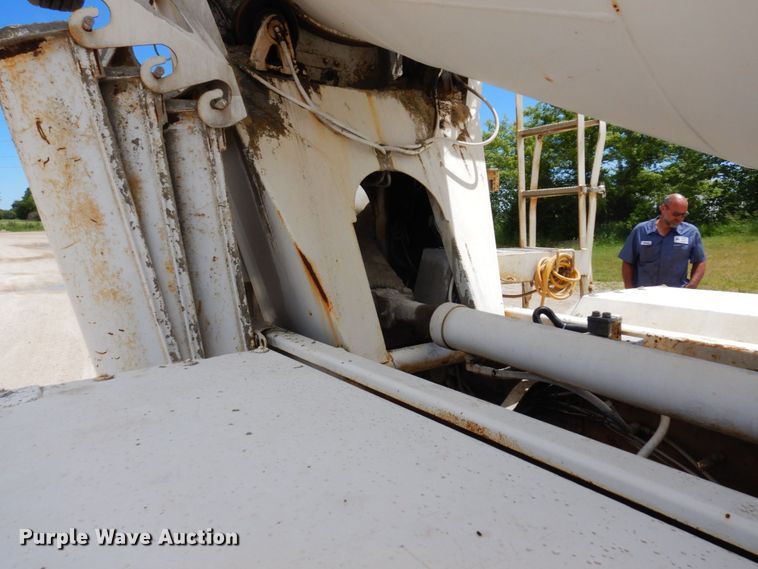 image for item MF9633 1999 Mack RD690S  ready mix truck