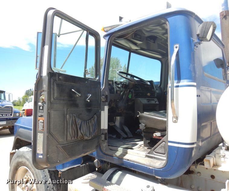 image for item MF9633 1999 Mack RD690S  ready mix truck