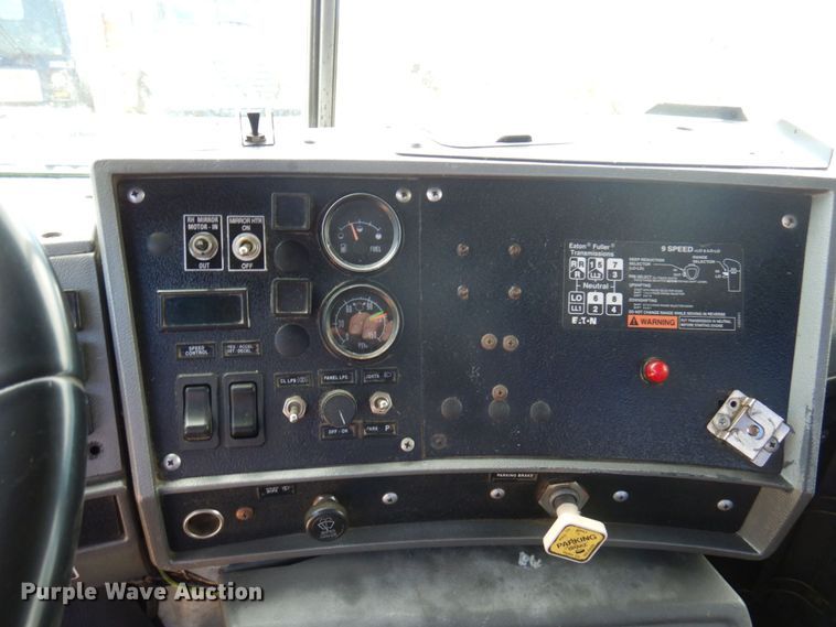 image for item MF9633 1999 Mack RD690S  ready mix truck