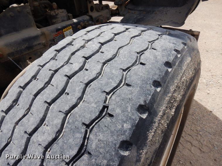 image for item MF9633 1999 Mack RD690S  ready mix truck