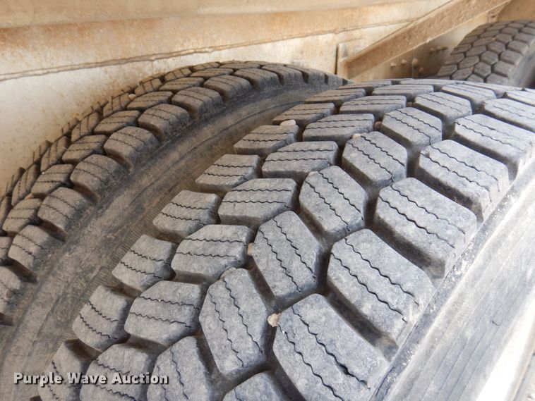 image for item MF9633 1999 Mack RD690S  ready mix truck