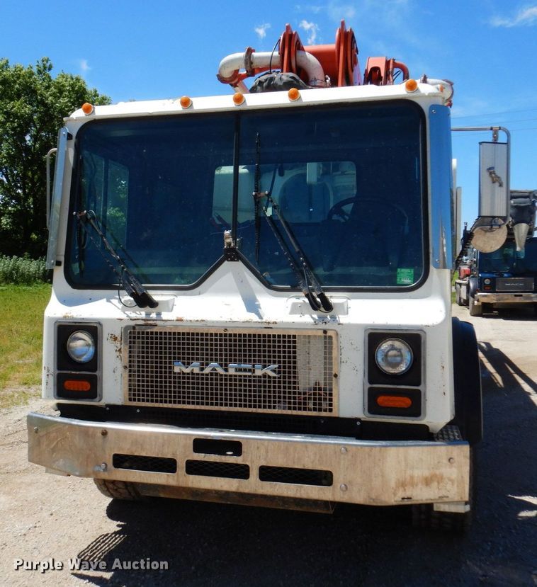 image for item MF9634 2007 Mack MR688S  concrete pump truck