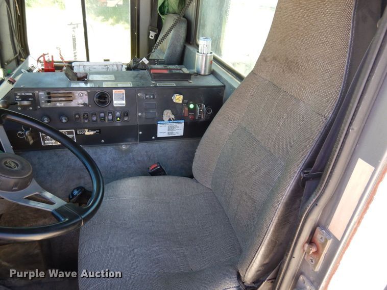 image for item MF9634 2007 Mack MR688S  concrete pump truck