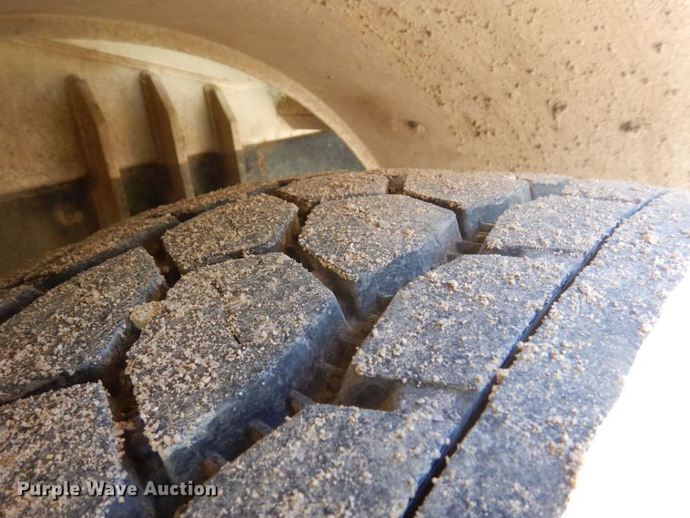 image for item MF9634 2007 Mack MR688S  concrete pump truck