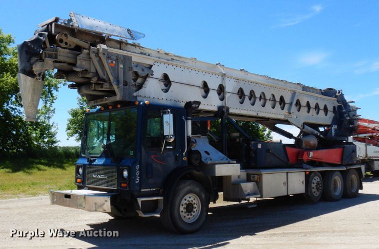 image for item MF9635 2006 Mack MR688S  material conveyor truck