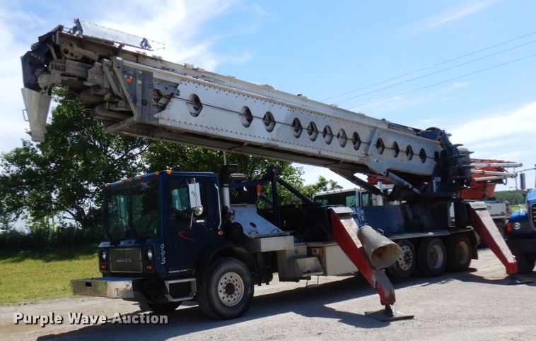 image for item MF9635 2006 Mack MR688S  material conveyor truck