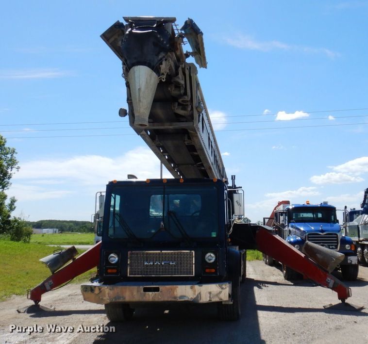 image for item MF9635 2006 Mack MR688S  material conveyor truck