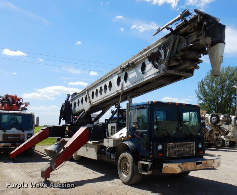 image for item MF9635 2006 Mack MR688S  material conveyor truck