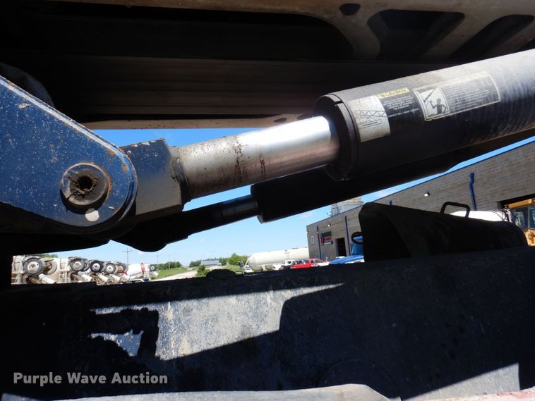 image for item MF9635 2006 Mack MR688S  material conveyor truck