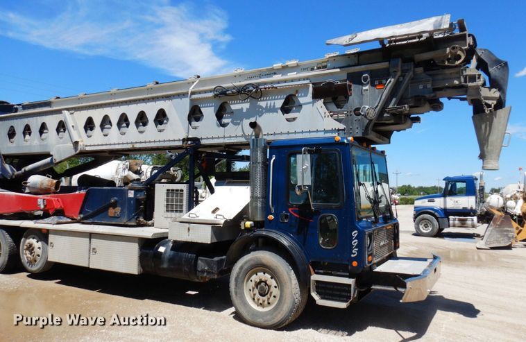image for item MF9635 2006 Mack MR688S  material conveyor truck