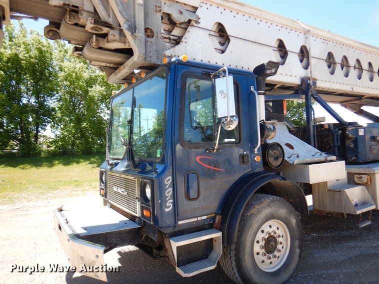 image for item MF9635 2006 Mack MR688S  material conveyor truck