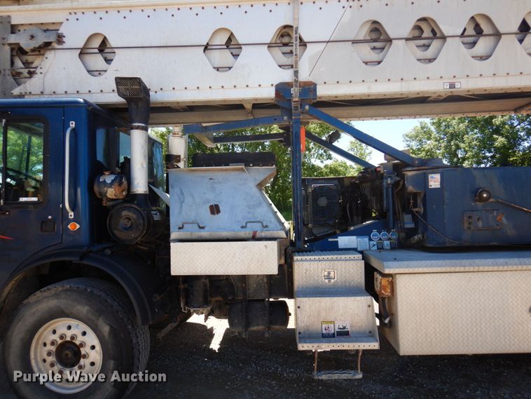 image for item MF9635 2006 Mack MR688S  material conveyor truck