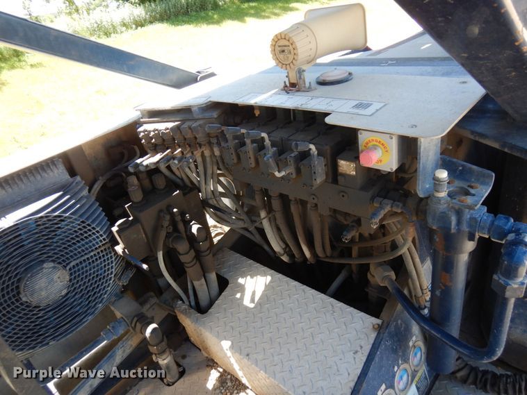 image for item MF9635 2006 Mack MR688S  material conveyor truck