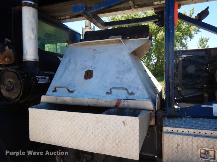 image for item MF9635 2006 Mack MR688S  material conveyor truck