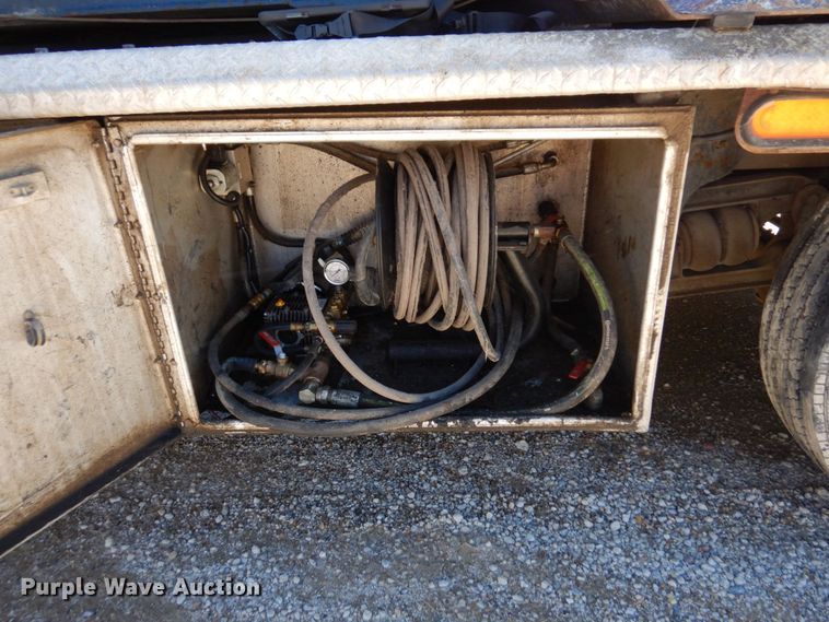 image for item MF9635 2006 Mack MR688S  material conveyor truck