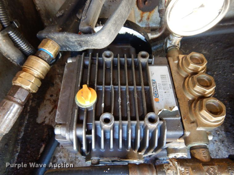 image for item MF9635 2006 Mack MR688S  material conveyor truck