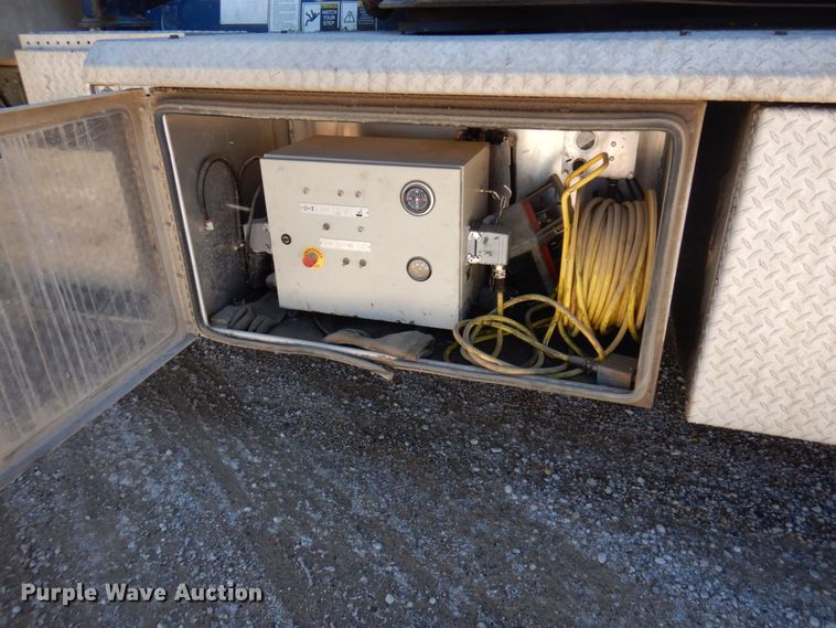 image for item MF9635 2006 Mack MR688S  material conveyor truck