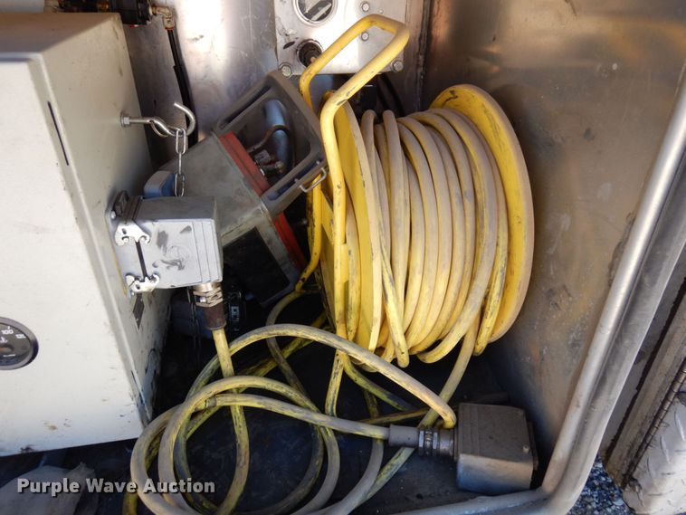 image for item MF9635 2006 Mack MR688S  material conveyor truck