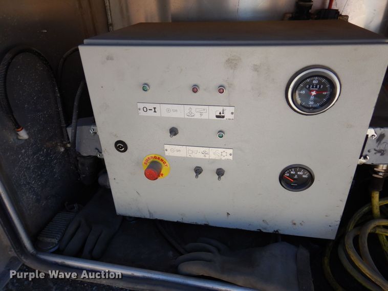 image for item MF9635 2006 Mack MR688S  material conveyor truck