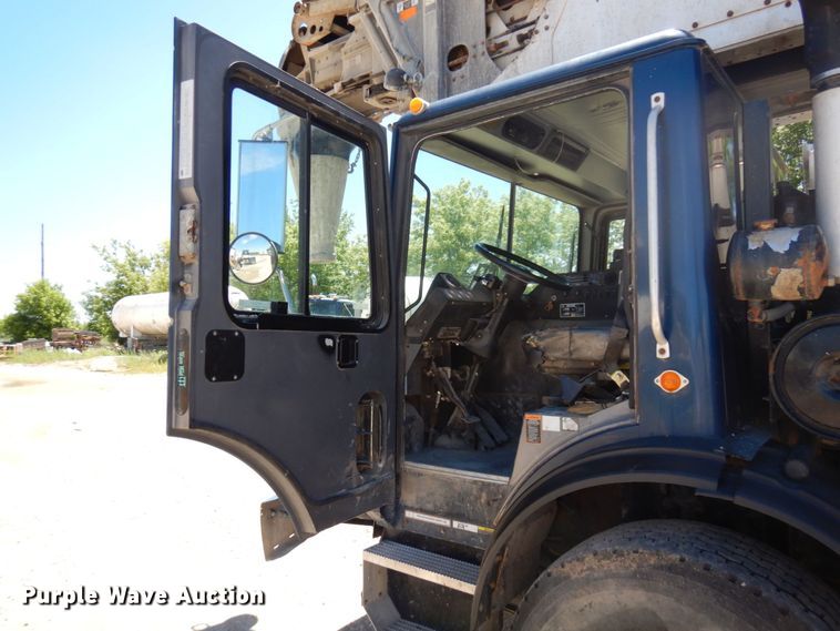 image for item MF9635 2006 Mack MR688S  material conveyor truck