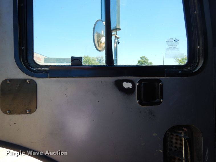 image for item MF9635 2006 Mack MR688S  material conveyor truck