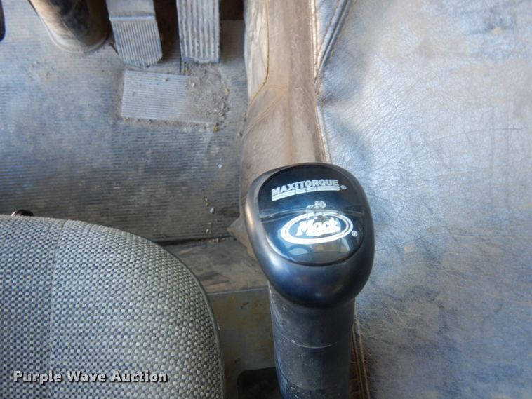 image for item MF9635 2006 Mack MR688S  material conveyor truck