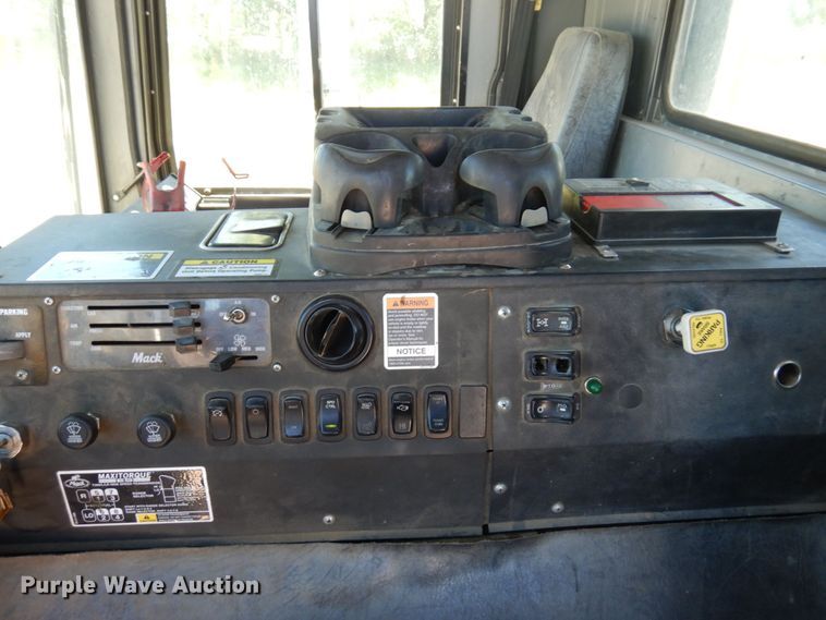 image for item MF9635 2006 Mack MR688S  material conveyor truck