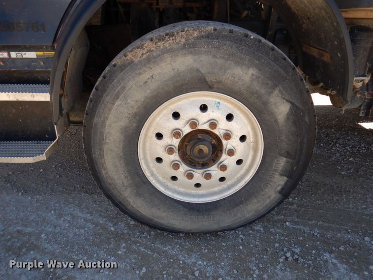 image for item MF9635 2006 Mack MR688S  material conveyor truck