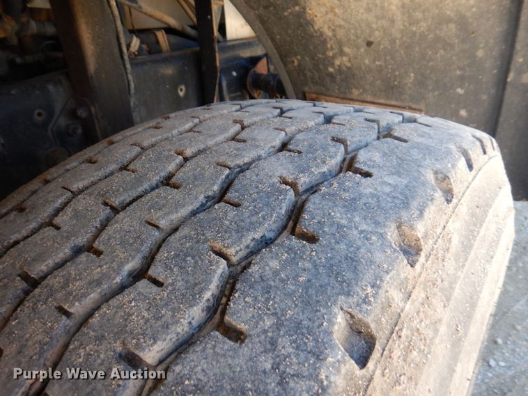 image for item MF9635 2006 Mack MR688S  material conveyor truck