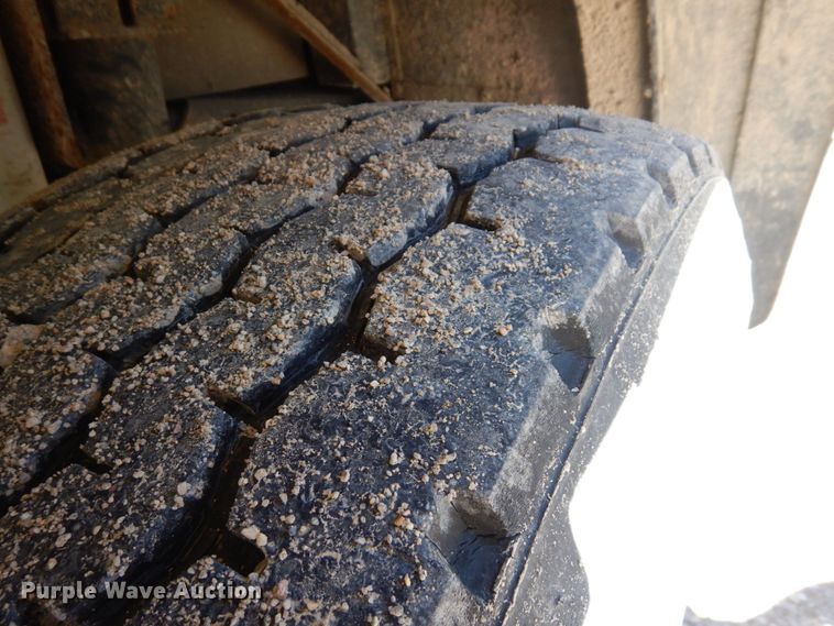 image for item MF9635 2006 Mack MR688S  material conveyor truck