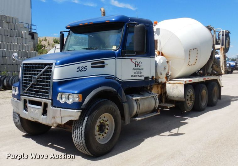 image for item MF9636 2002 Volvo VHD  ready mix truck
