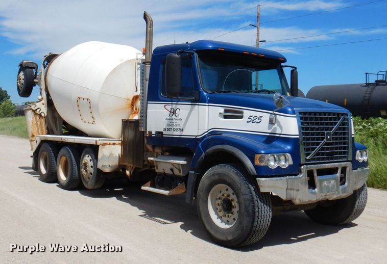 image for item MF9636 2002 Volvo VHD  ready mix truck