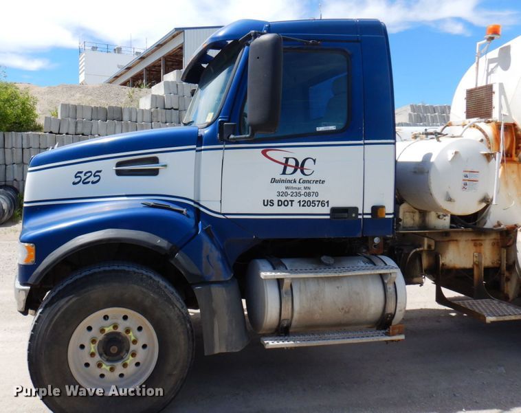 image for item MF9636 2002 Volvo VHD  ready mix truck