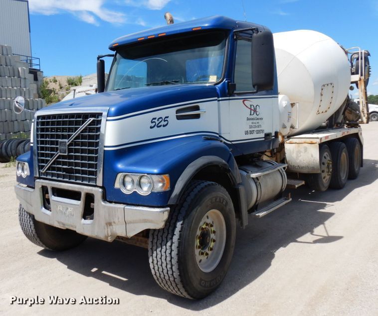 image for item MF9636 2002 Volvo VHD  ready mix truck