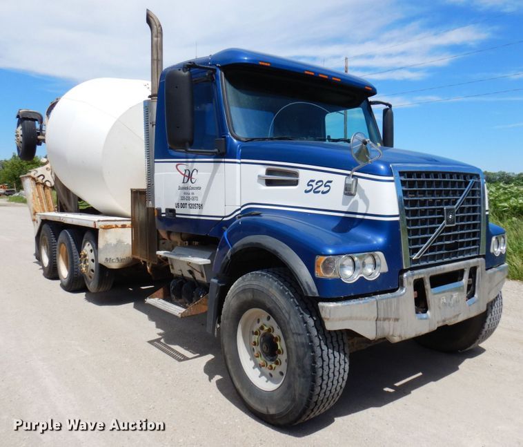 image for item MF9636 2002 Volvo VHD  ready mix truck