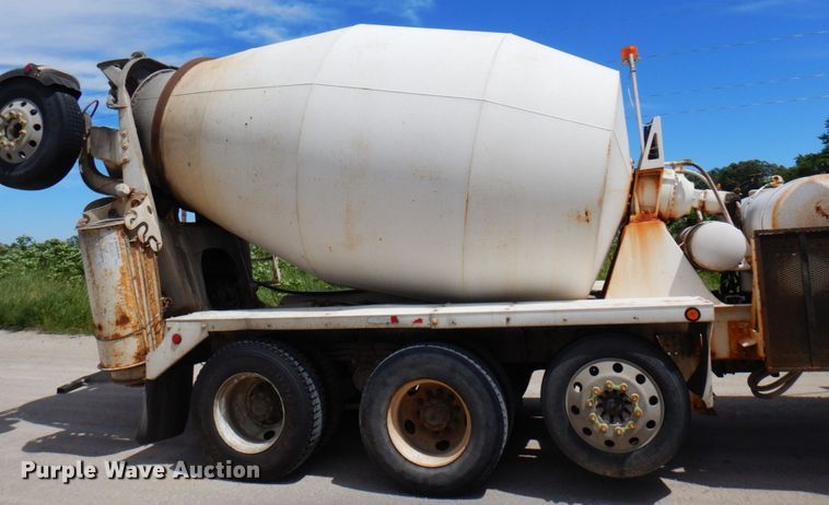image for item MF9636 2002 Volvo VHD  ready mix truck