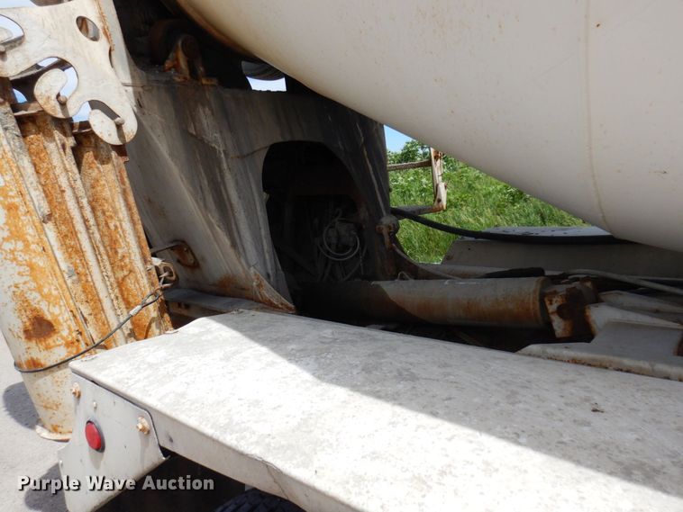 image for item MF9636 2002 Volvo VHD  ready mix truck