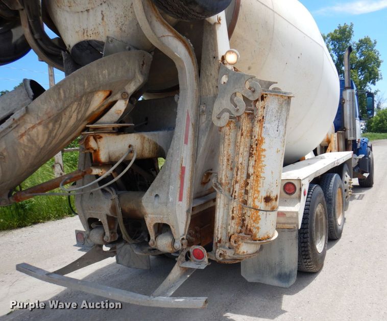 image for item MF9636 2002 Volvo VHD  ready mix truck