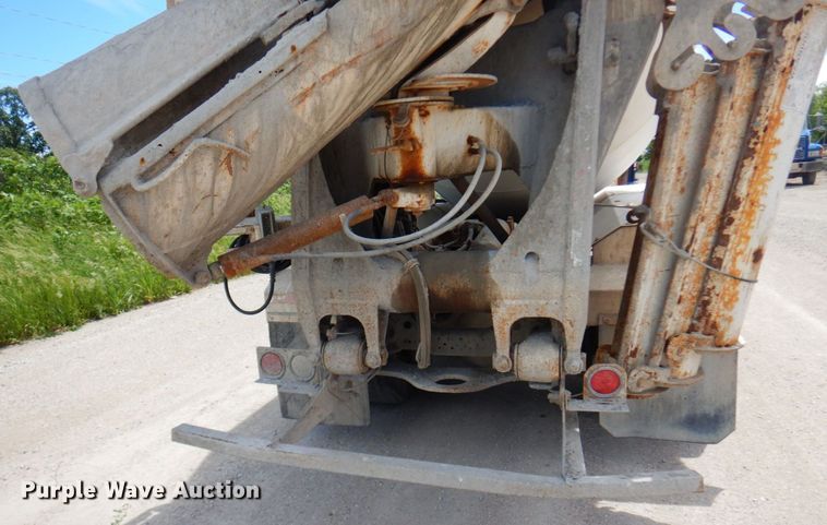 image for item MF9636 2002 Volvo VHD  ready mix truck