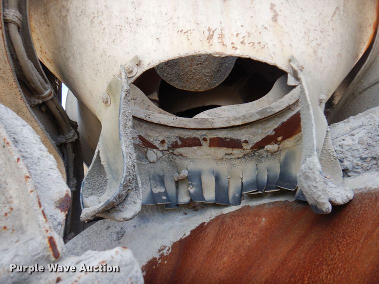 image for item MF9636 2002 Volvo VHD  ready mix truck