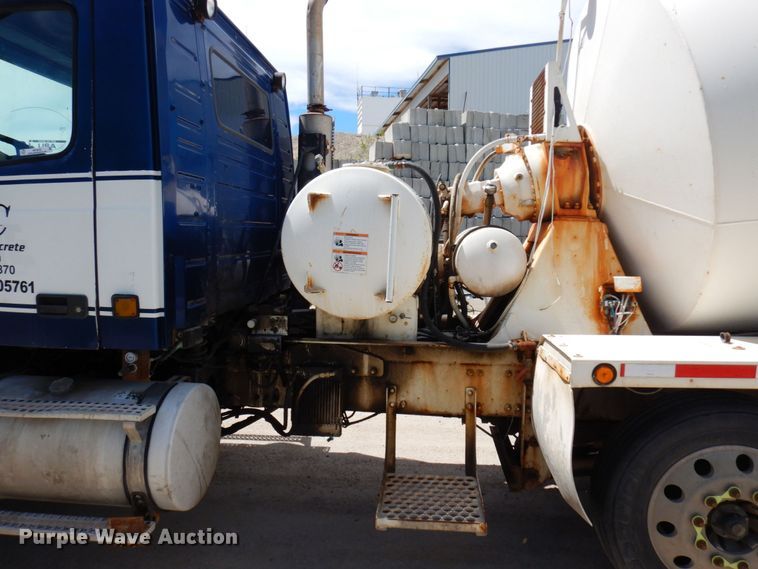 image for item MF9636 2002 Volvo VHD  ready mix truck