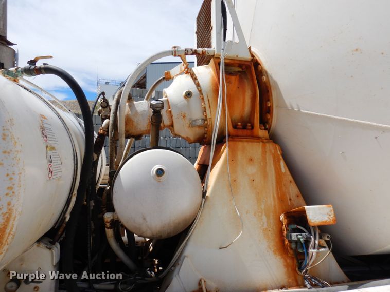 image for item MF9636 2002 Volvo VHD  ready mix truck