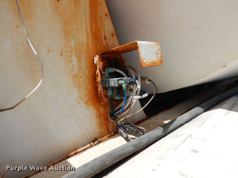 image for item MF9636 2002 Volvo VHD  ready mix truck