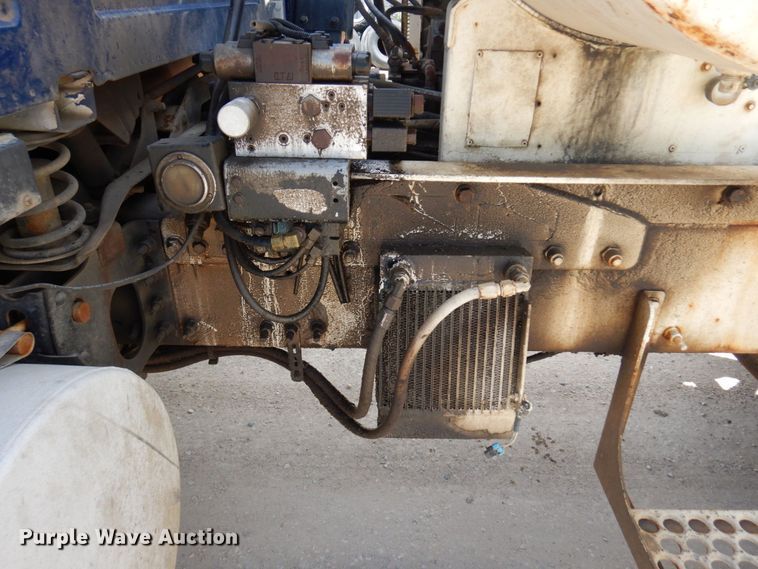 image for item MF9636 2002 Volvo VHD  ready mix truck