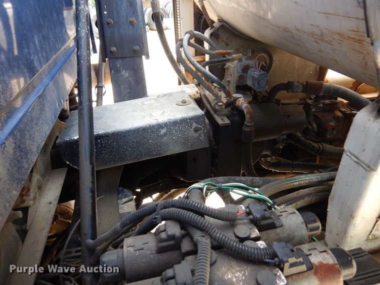 image for item MF9636 2002 Volvo VHD  ready mix truck