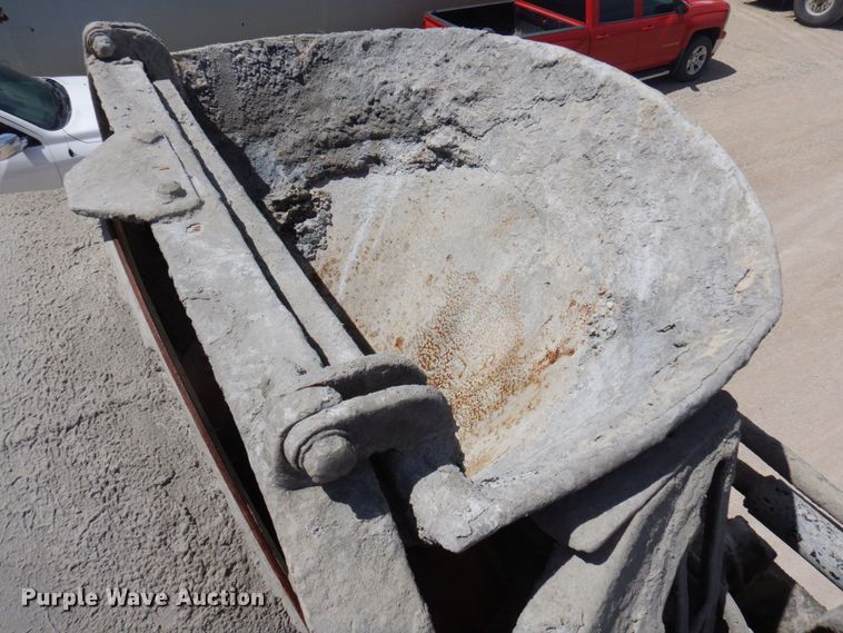 image for item MF9636 2002 Volvo VHD  ready mix truck