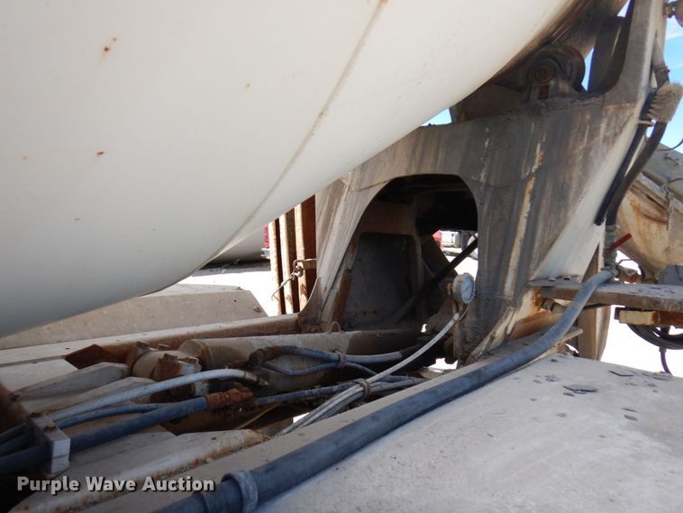 image for item MF9636 2002 Volvo VHD  ready mix truck