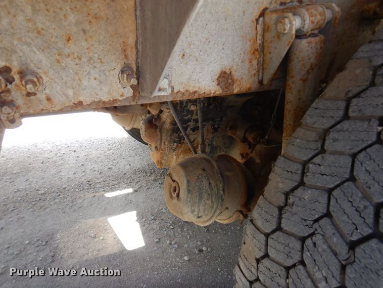 image for item MF9636 2002 Volvo VHD  ready mix truck