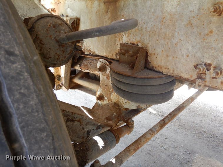 image for item MF9636 2002 Volvo VHD  ready mix truck